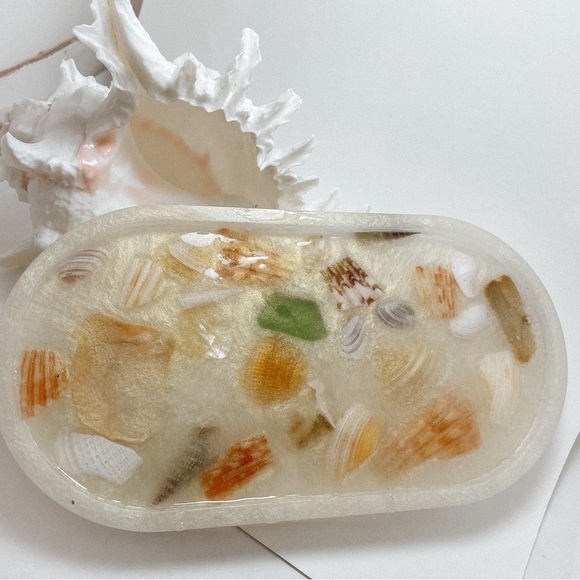 PRETTY BEACHY SEASHELL RESIN JEWELRY/ TRINKET TRAY 🌊🤍 - Picture 2 of 2